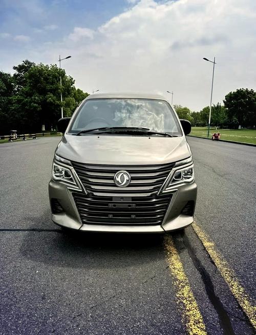 2012款东风风行菱智参数(东风风行菱智2012款多少钱)