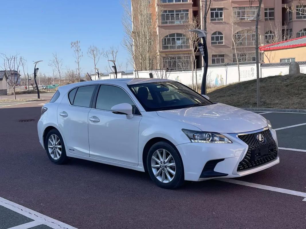 雷克萨斯两厢车ct200h 雷克萨斯两厢车女款